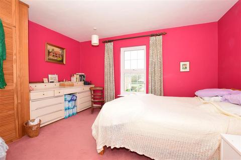 7 Gainsborough Close, Folkestone, CT19 5NB