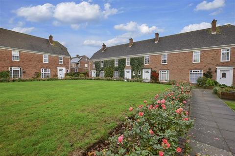 7 Gainsborough Close, Folkestone, CT19 5NB