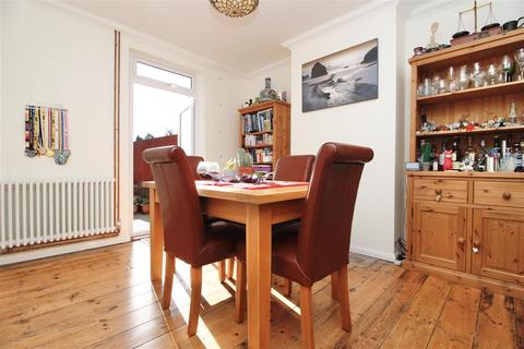27 Philip Road, Ipswich, IP2 8BQ