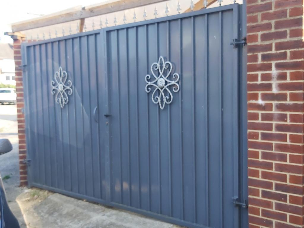 Gate