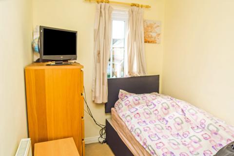 12 Harris Road, Armthorpe, Doncaster, DN3 2FE