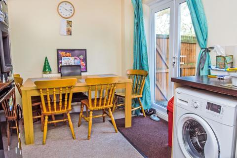 12 Harris Road, Armthorpe, Doncaster, DN3 2FE