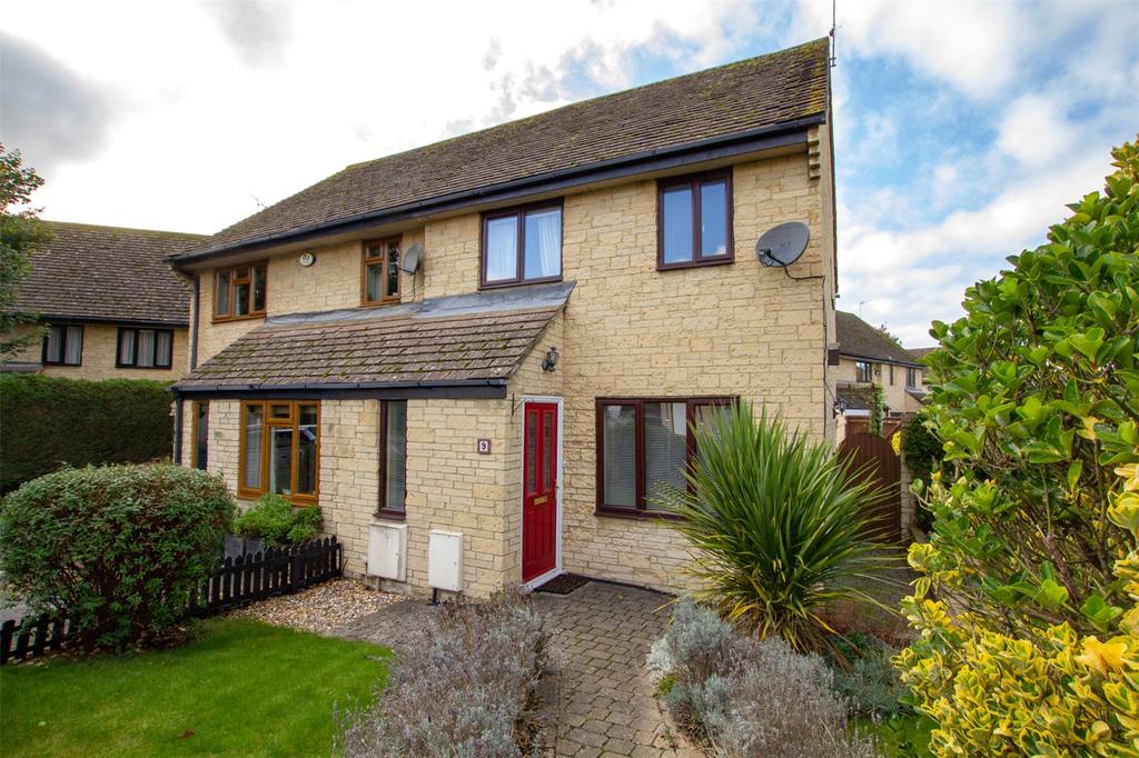 Oxlease, Witney, OX28 3 bed semidetached house £1,195 pcm (£276 pw)