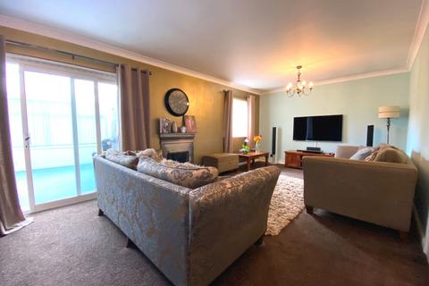 6a The Close, Northampton, NN2 7TW