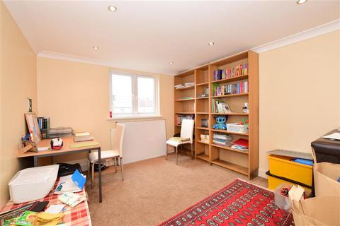 24 Castleton Road, London, E17 4AR