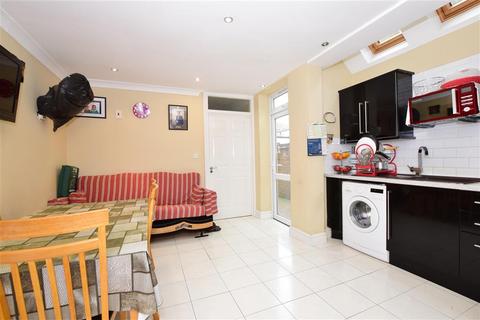 24 Castleton Road, London, E17 4AR