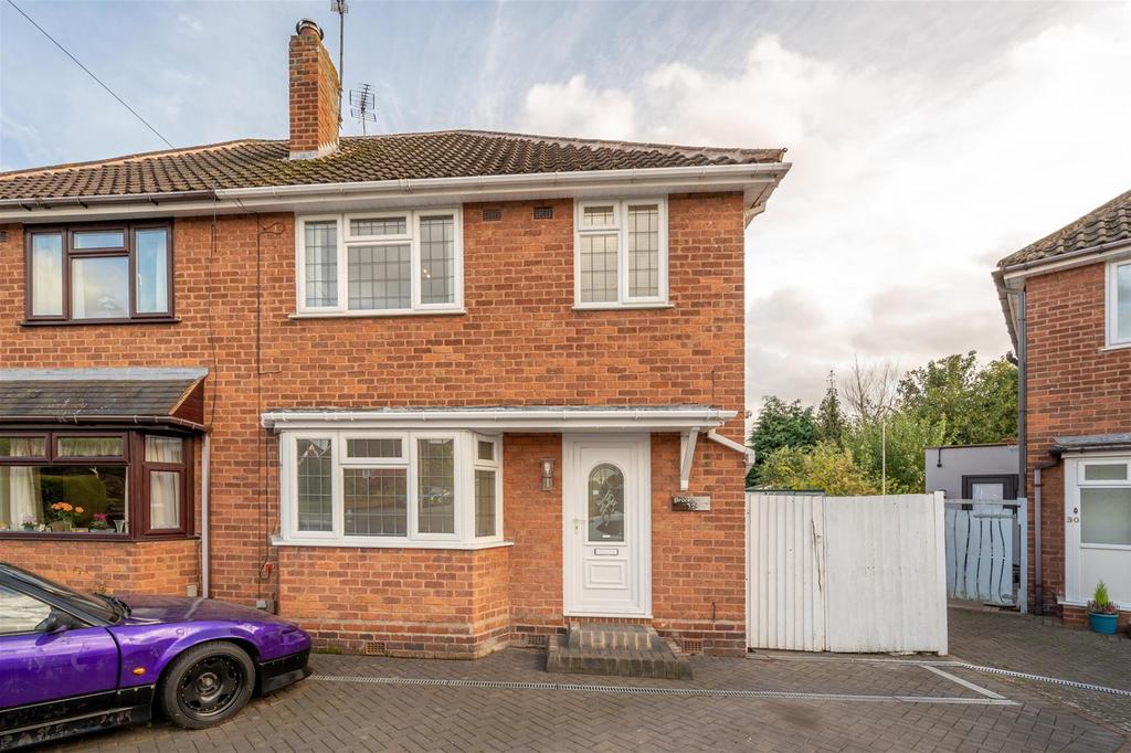 Summerfield Avenue, Wall Heath, DY6 9AR 3 bed semidetached house £
