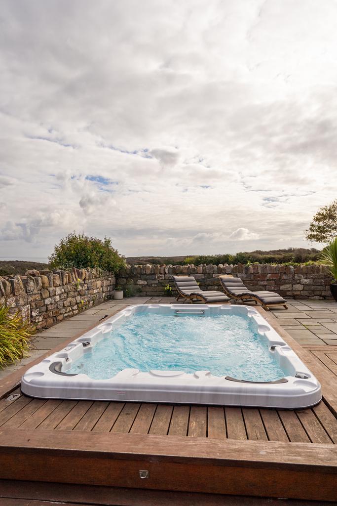 A page Image WEB (6 of 82).jpg