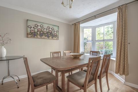 32 Scholars Walk, Guildford, GU2 7TR