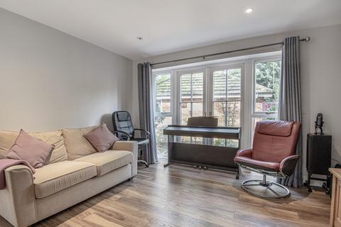 32 Scholars Walk, Guildford, GU2 7TR