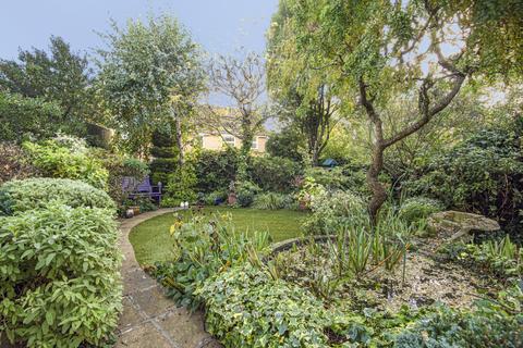 32 Scholars Walk, Guildford, GU2 7TR