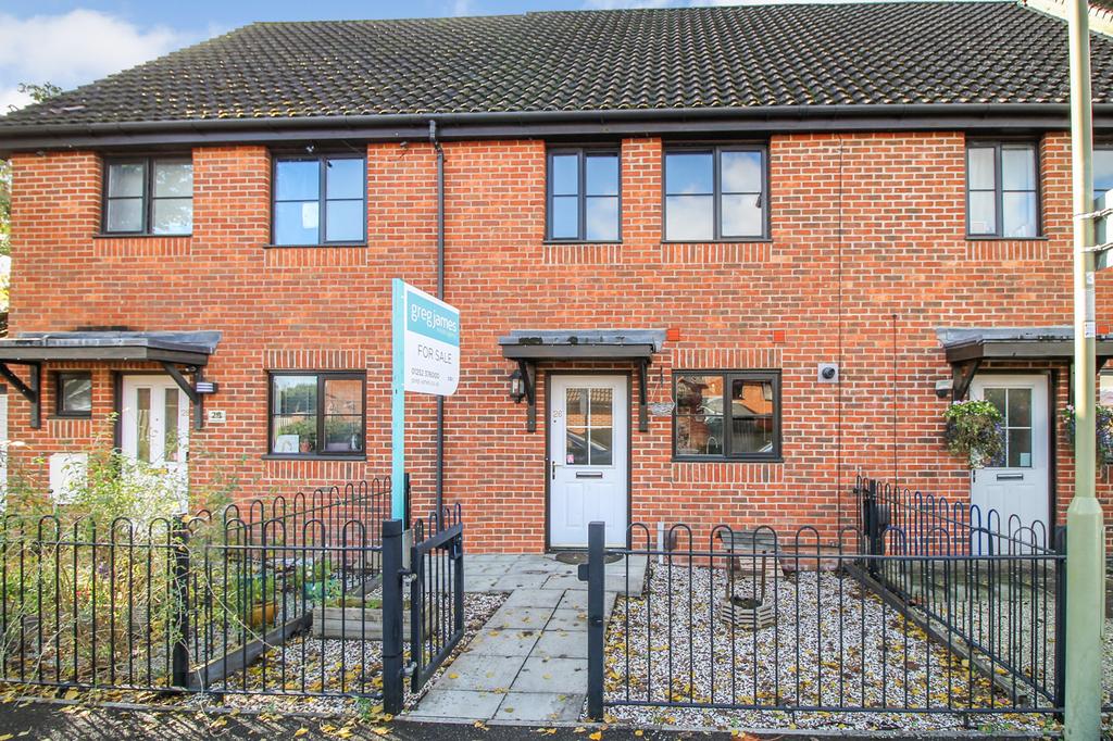 Trafalgar Villas, South Farnborough, GU14 2 bed terraced house £308,000