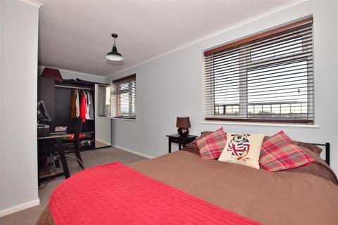135 Victor Close, Hornchurch, RM12 4XU