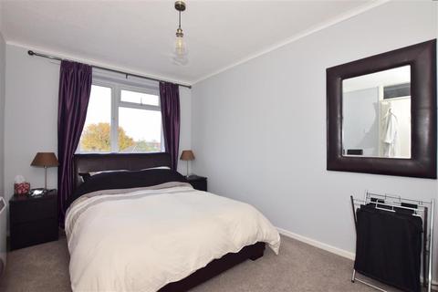 135 Victor Close, Hornchurch, RM12 4XU