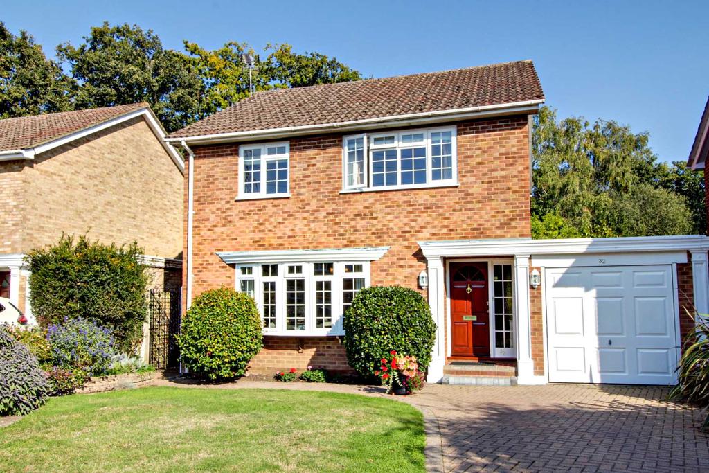 Hazel Drive, Woodley 4 bed detached house £520,000