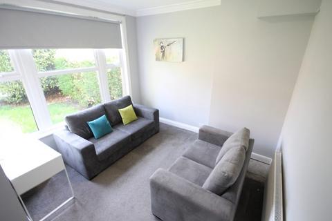 6 bedroom terraced house to rent, Lucas Place, Woodhouse, Leeds, LS6 2JB