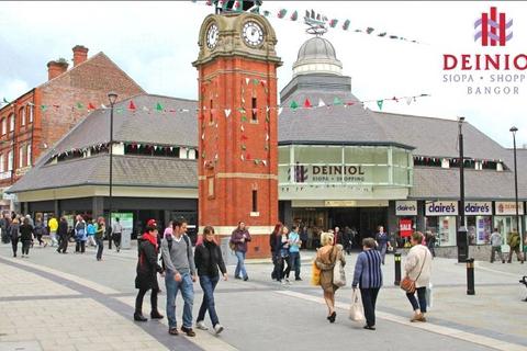 Shop to rent, High Street, Bangor, Gwynedd, LL57