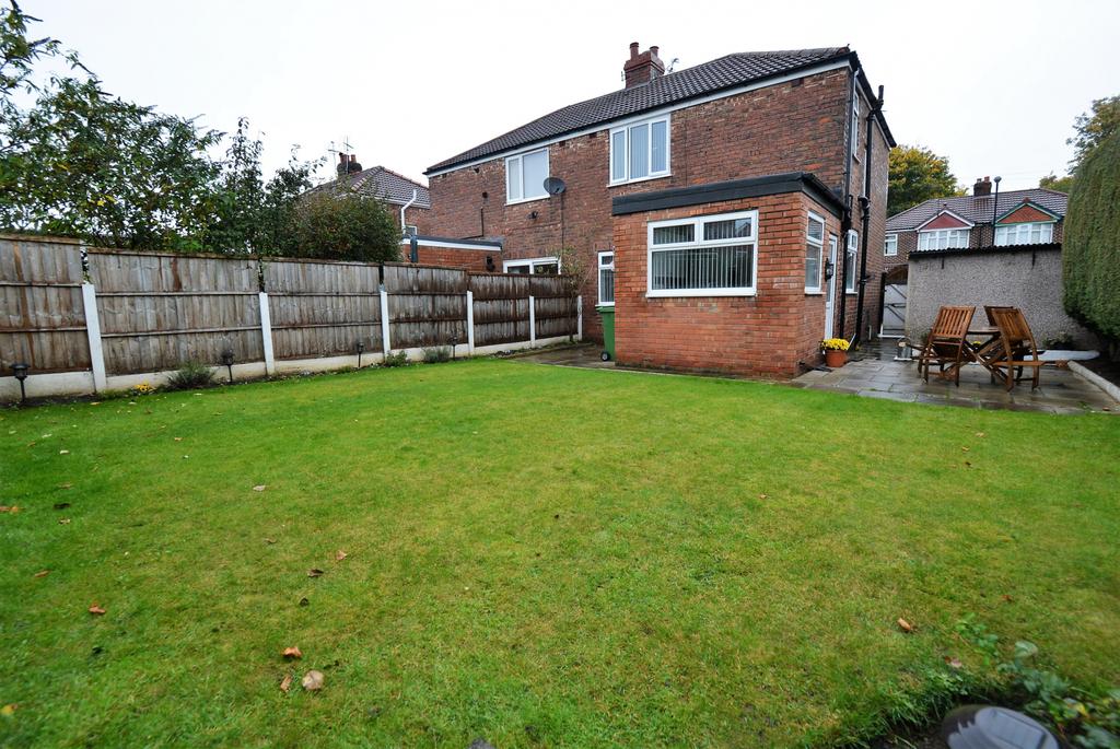 Castleton Avenue Stretford M32 3 bed semidetached house £250,000