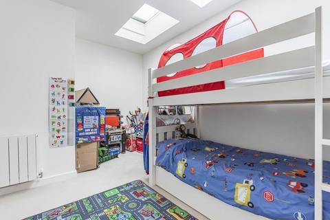 9 Armstrong Close, London, SE3 9BT