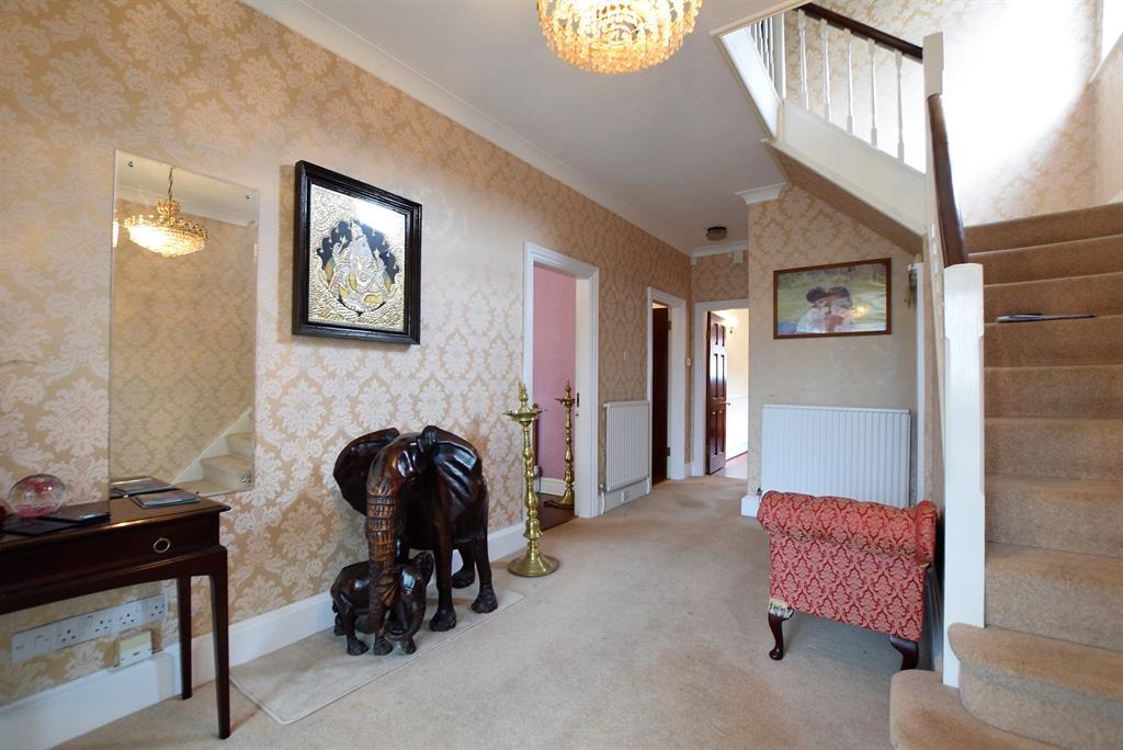 Avenue Vivian, Scunthorpe, DN15 8JE 6 bed detached house £250,000