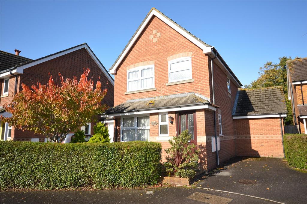 Vitre Gardens, Lymington, SO41 3 bed detached house £475,000