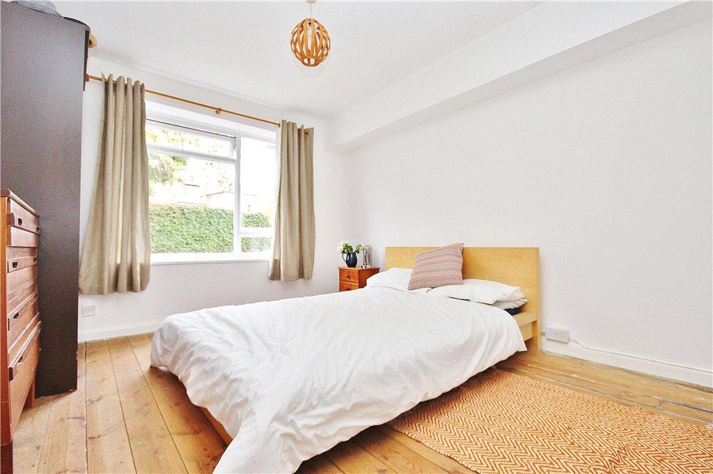 Selby Court, Manor Road, Twickenham, TW2 1 bed apartment £300,000