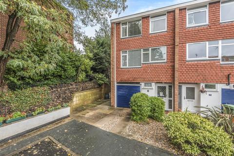 10 Ridgemount, Weybridge, KT13 9JD