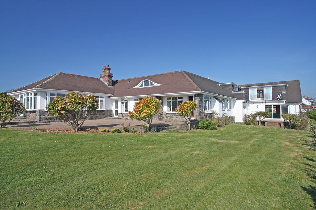 Calais Lane, St Martin's, Guernsey, GY4 5 bed detached house