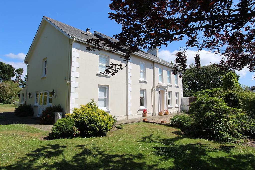 La Vieille Rue, St Sampson's, Guernsey, GY2 5 bed detached house £