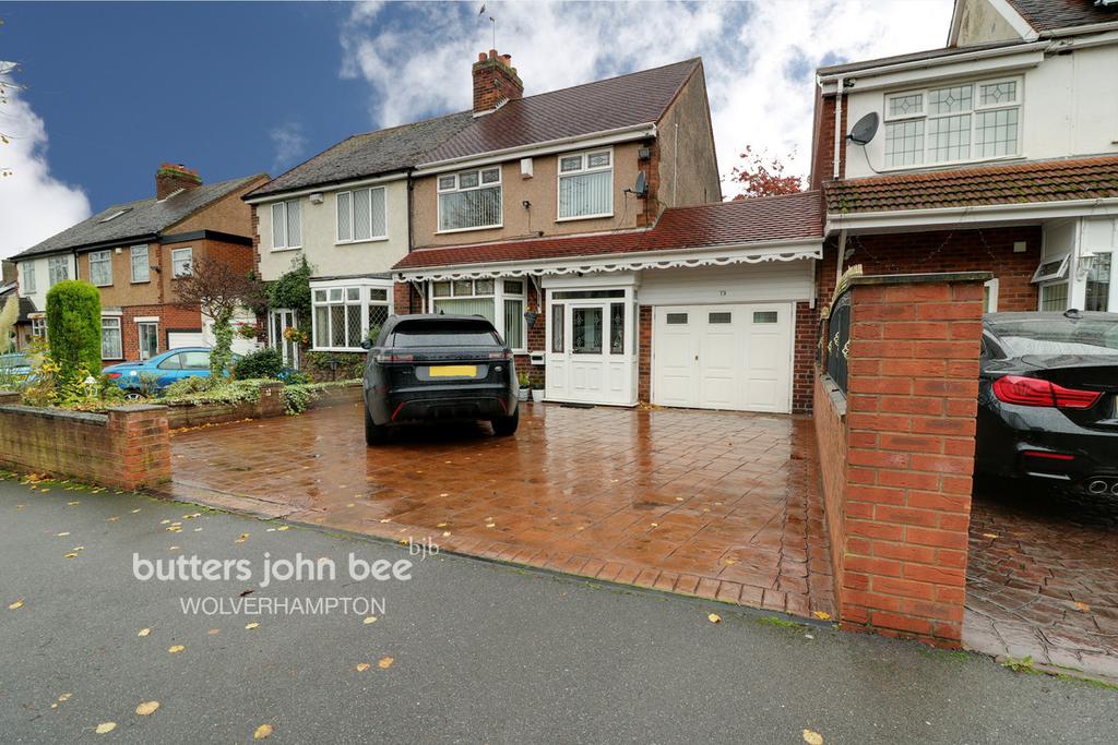 Broad Lane North, Willenhall 3 bed semidetached house £230,000