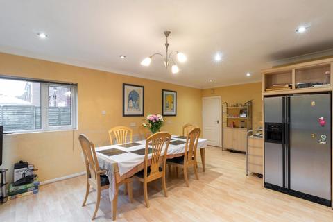 14 Beaminster Road, Solihull, B91 1NA