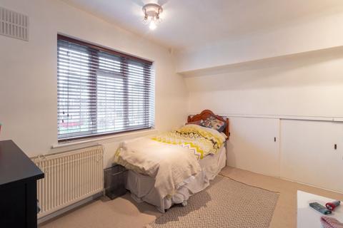 14 Beaminster Road, Solihull, B91 1NA