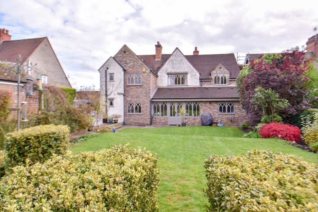 The Green Road, Ashbourne 4 bed detached house £485,000