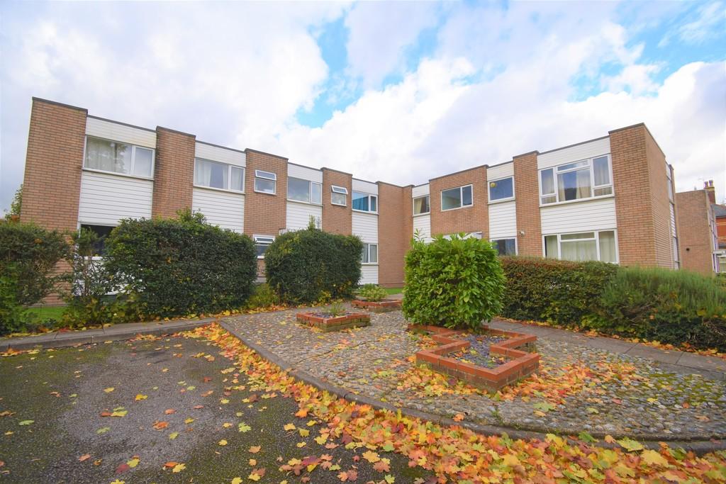 Cargate Avenue, Aldershot 2 bed apartment £218,000