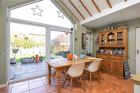 25 Downs Road, South Wonston, Winchester, SO21 3EU