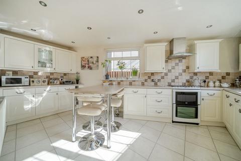 4 bedroom semi-detached house for sale, Sparrows Lane, New Eltham SE9