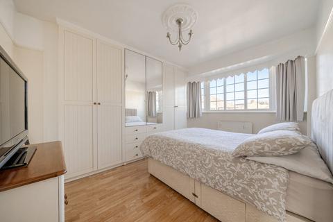 4 bedroom semi-detached house for sale, Sparrows Lane, New Eltham SE9