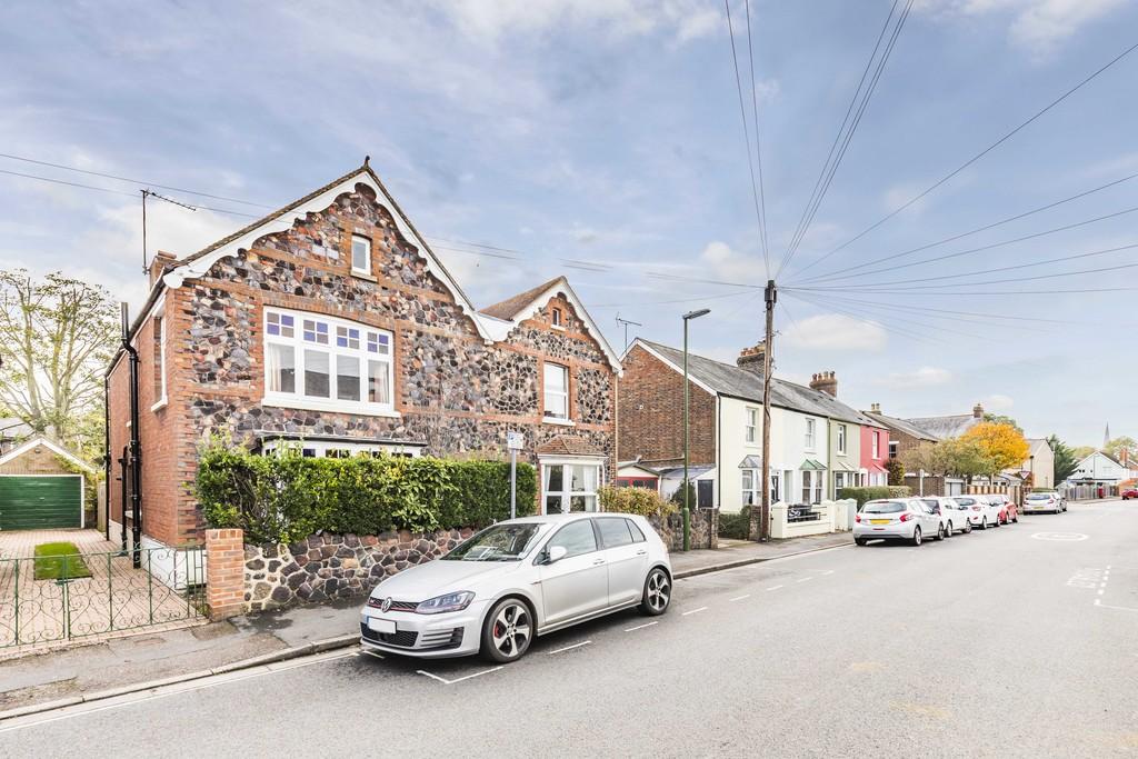 Melbourne Road, Chichester, West Sussex 2 bed semidetached house £