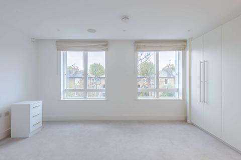 5 Rainsborough Square, London, SW6 1DQ