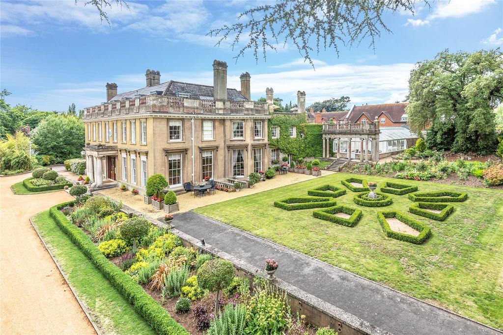 Douces Manor, St Leonards Street, West Malling, ME19 3 bed apartment