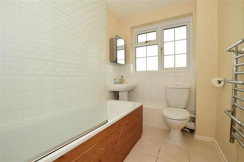20 Wells Road, Rochester, ME2 2QW