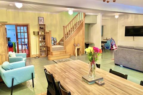 Oak House Henfaes Road, Tonna, Neath, SA11 3EZ