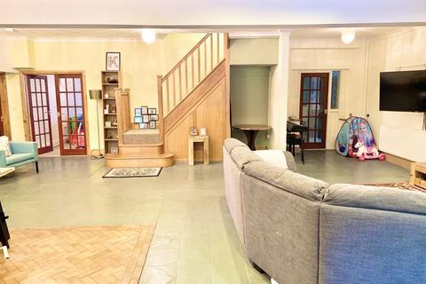 Oak House Henfaes Road, Tonna, Neath, SA11 3EZ