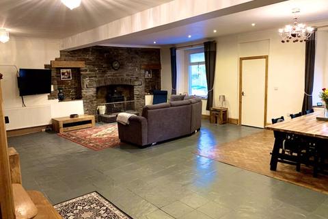 Oak House Henfaes Road, Tonna, Neath, SA11 3EZ