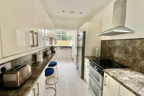 61 Clifton Crescent, Sheffield, S9 4BD