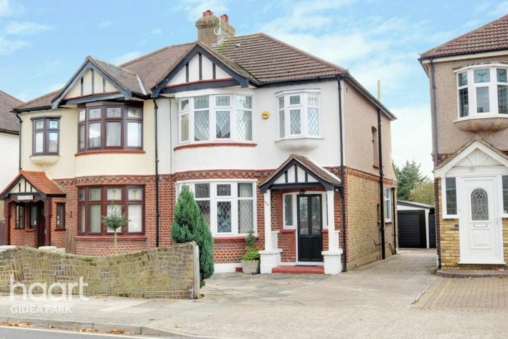 Mashiters Walk, Romford, RM1 3 bed semidetached house £475,000