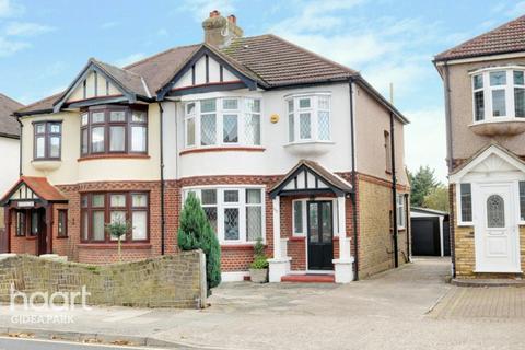 109 Mashiters Walk, Romford, RM1 4BS