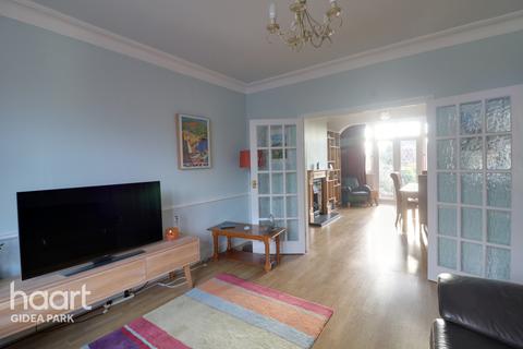 109 Mashiters Walk, Romford, RM1 4BS