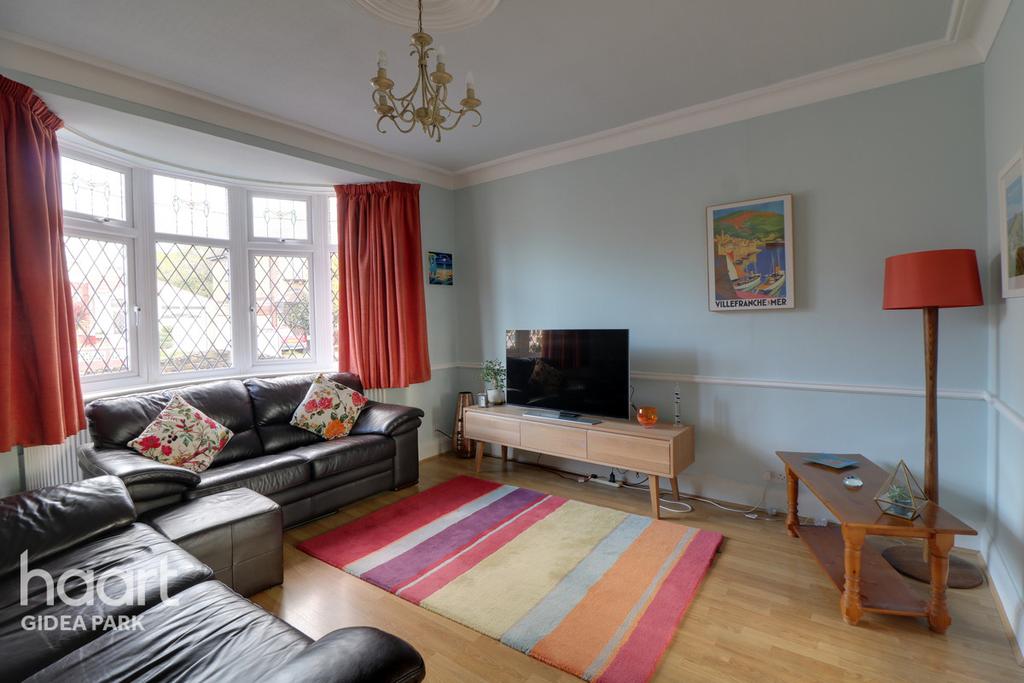 Mashiters Walk, Romford, RM1 3 bed semidetached house £475,000