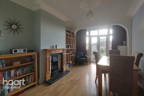 109 Mashiters Walk, Romford, RM1 4BS